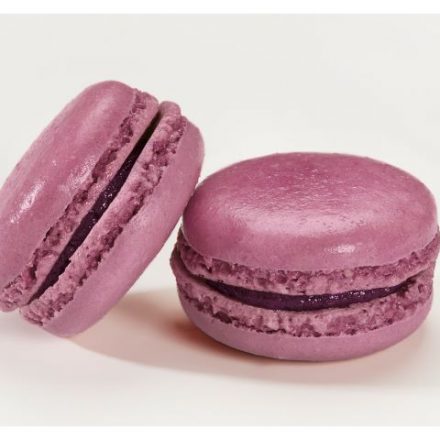 Blueberry macaron