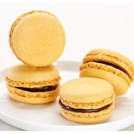 Chocolate-orange macaron